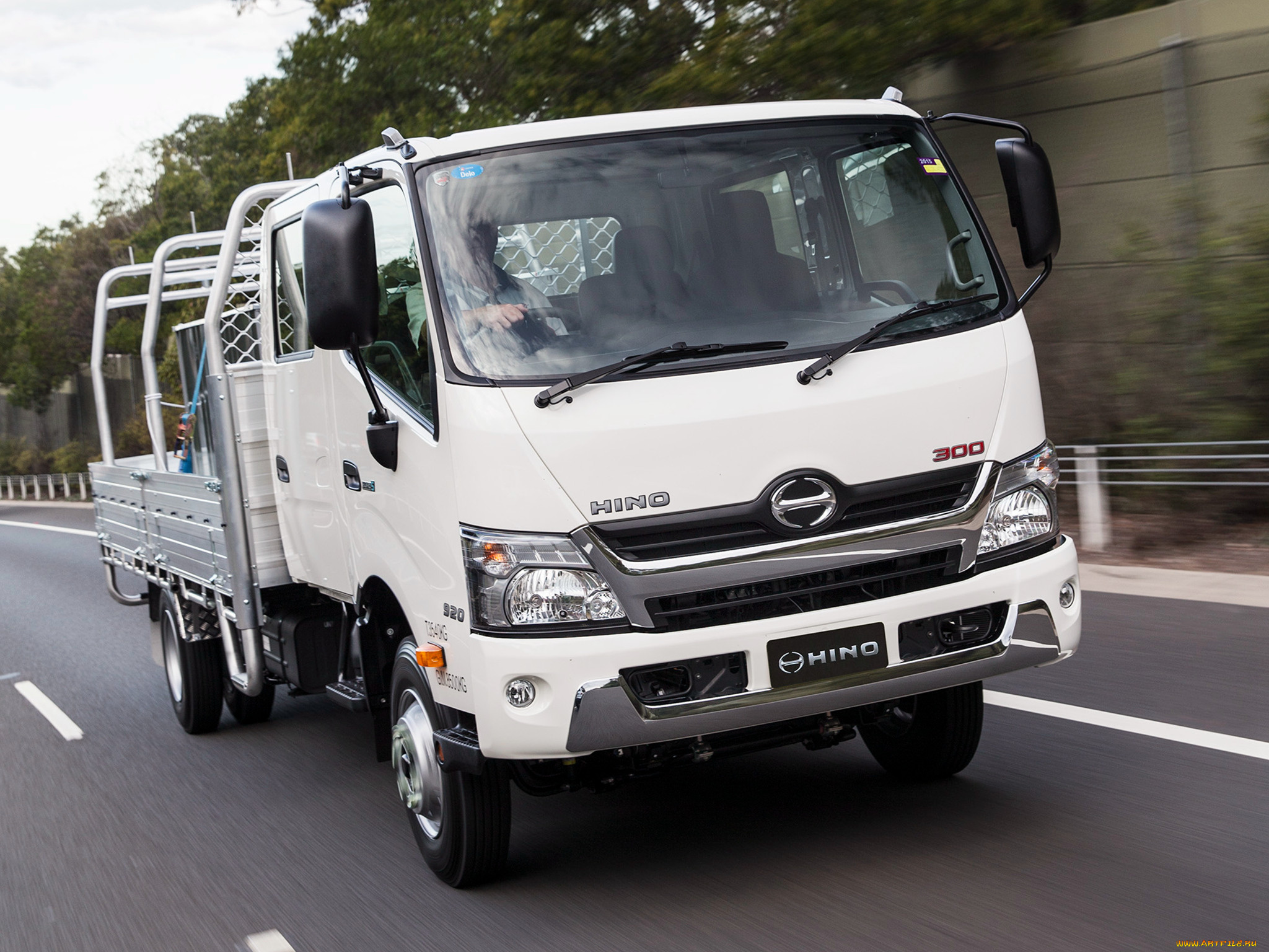 Автомобиль hino фото